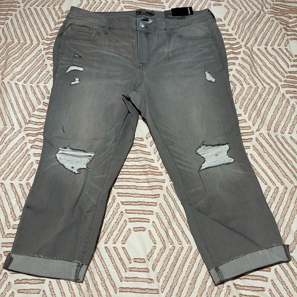 Cropped boyfriend jeans